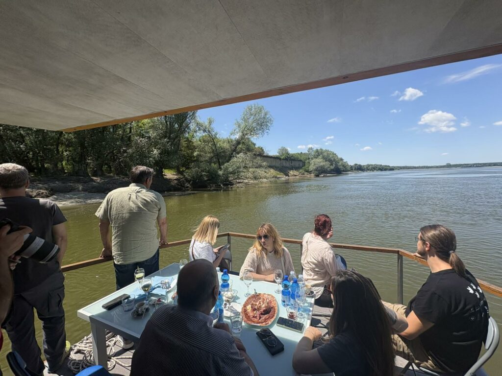 Arheološki lokalitet Gradac posetila delegacija stručnjaka, s ciljem novih istraživanja tog bisera Borova i Vukovarsko-sremske županije 4 Plovidba Dunavom