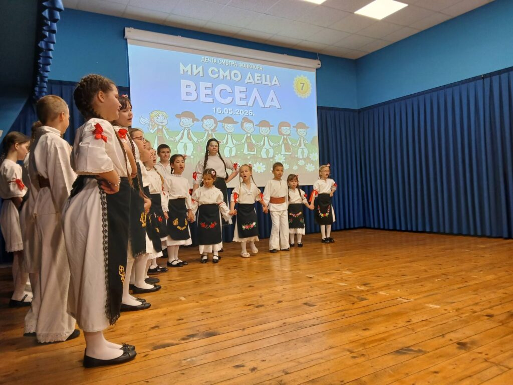 Smotra dečjeg folklora u Borovu okupila više od stotinu dece iz Borova i okolnih mesta 5 bobota