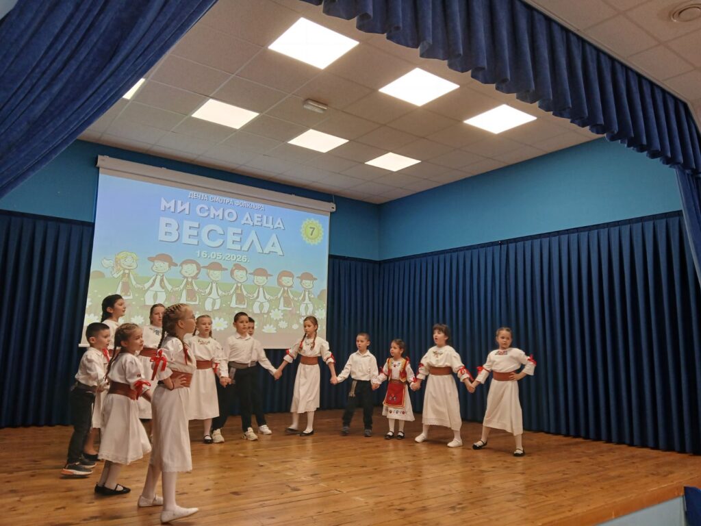 Smotra dečjeg folklora u Borovu okupila više od stotinu dece iz Borova i okolnih mesta 3 dalj