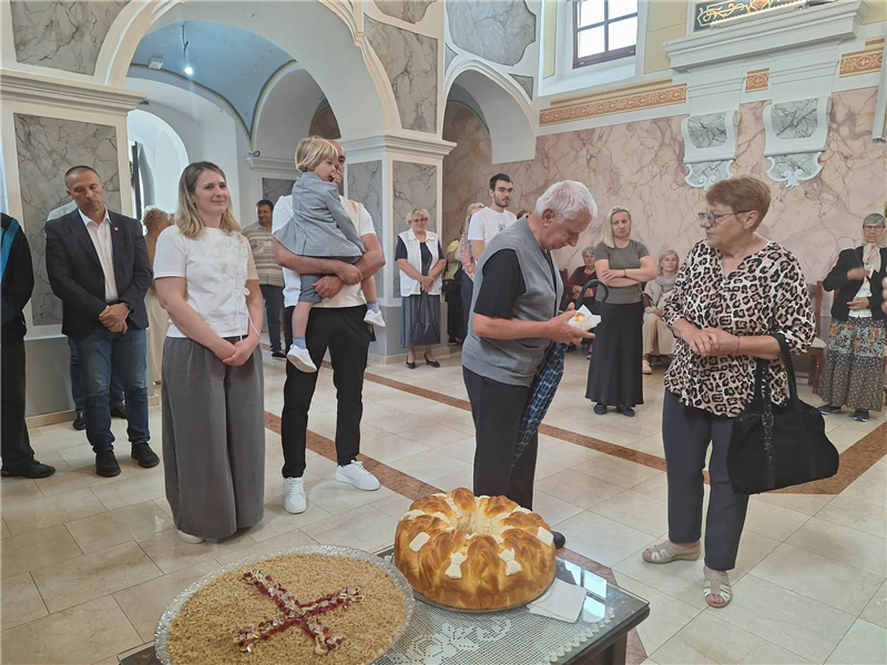 KUMA SENKA S PORODICOM