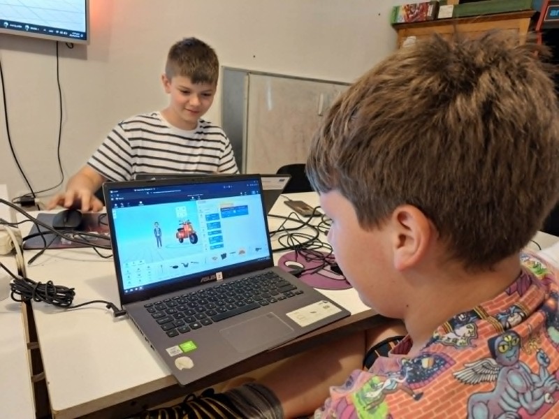Projektom „Zajedno raSTEMo“ osnovnoškolci savladavali prve korake u 3D kodiranju 3 Malci 1 Custom