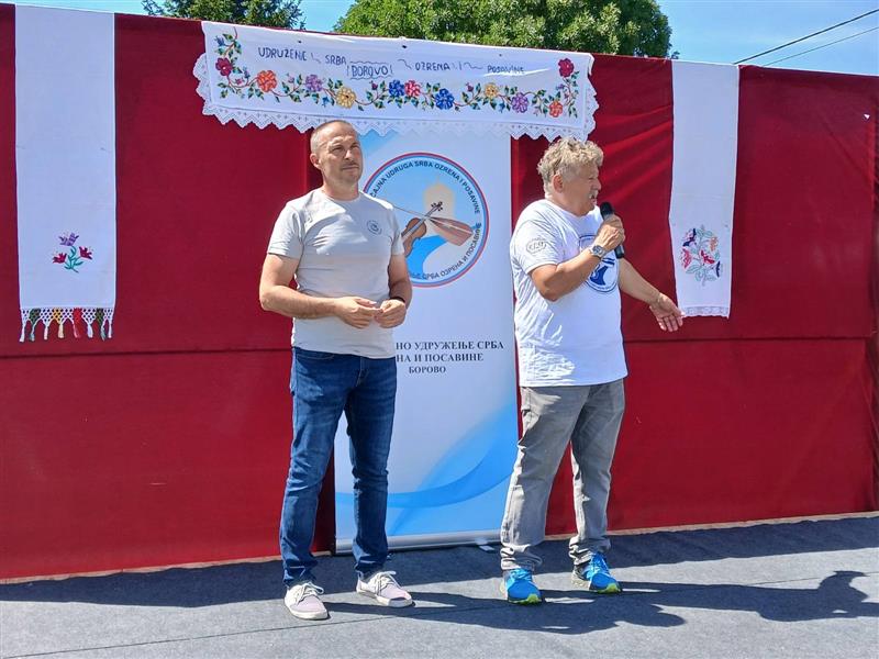 Sportski susreti na Savulji okupili tristotinjak učesnika i posetilaca 12 NACELNIK I RAJKO ZUSOP