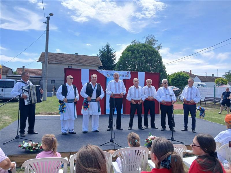 Sportski susreti na Savulji okupili tristotinjak učesnika i posetilaca 11 NASI KORENI 14.06.26