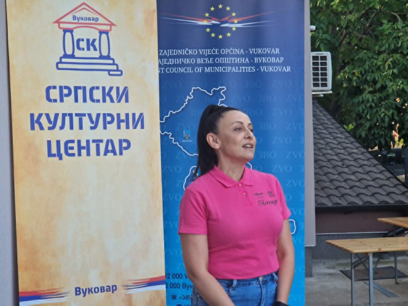Tradicija koja spaja generacije: Ivanjdan u Srpskoj kući u Borovu naselju 3 Jelica LD Custom