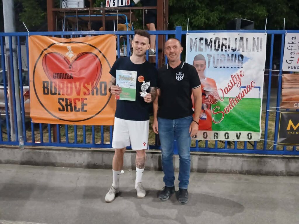 Prvo mesto na šestom Memorijalnom turniru "Vasilije Sentivanac" u Borovu osvojila ekipa "LD transporti" 7 nacelnik