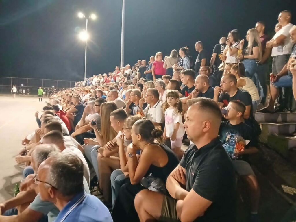 Prvo mesto na šestom Memorijalnom turniru "Vasilije Sentivanac" u Borovu osvojila ekipa "LD transporti" 8 publika