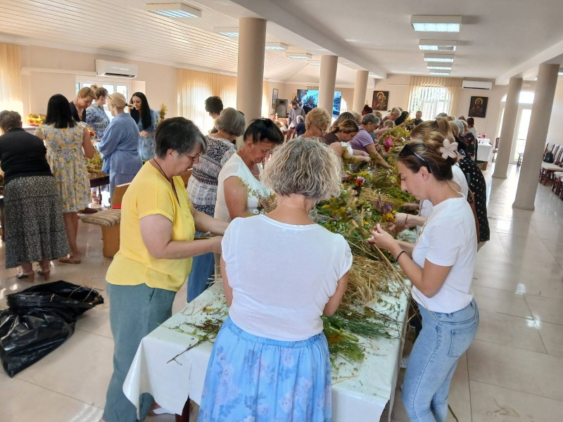 Uoči Ivanjdana u Borovu održana radionica pletenja ivanjskih venaca 3 vanja