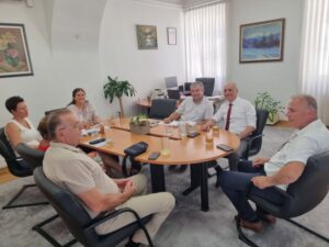 Jeremic i SNV Custom