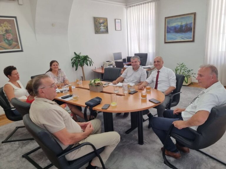 Jeremic i SNV Custom