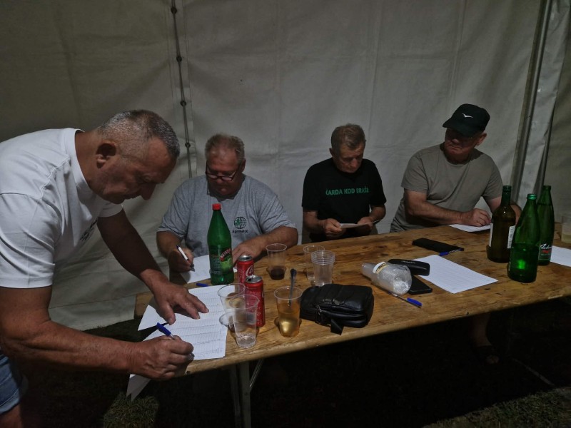 Vladimir Čerevicki iz Ledinaca pobednik 29. Fišijade „Zlatni kotlić“ u Borovu 5 Ziri Custom