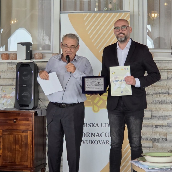 Na 18. Organoleptičkom ocenjivanju meda u Vukovaru ocenjeno 250 uzoraka, najtrofejniji OPG "Knežević" iz Šiškovaca 4 Grbic i Drakulic