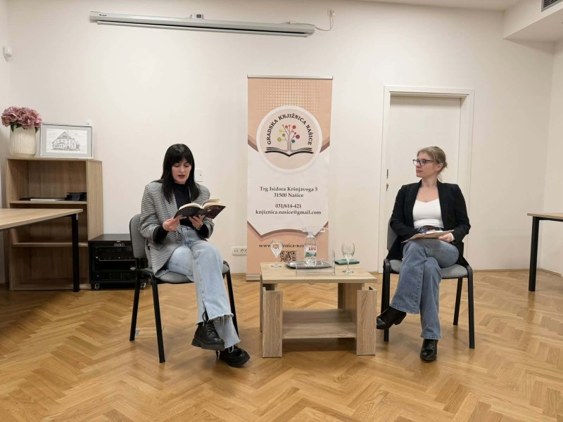 Jelena Živić iz Vukovara dobitnica nagrade „Artefakt“ za roman "Haglovi" 1 Jelena Zivic Custom