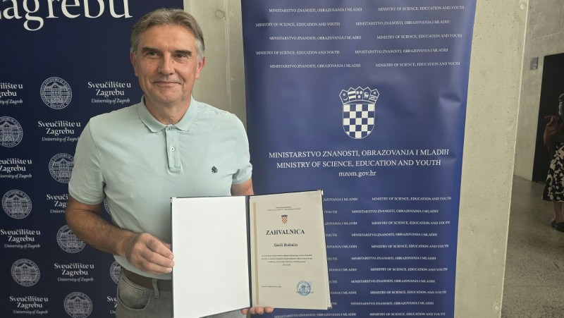 Bibliotekar OŠ Borovo Siniša Roknić dobitnik prestižnog priznanja 1 Roknic 2 Custom