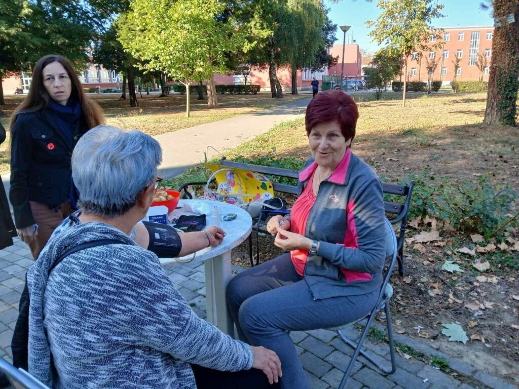 Udruženje žena Vukovar sa starijim sugrađanima i decom obeležilo Međunarodni dan starijih osoba 2 S1