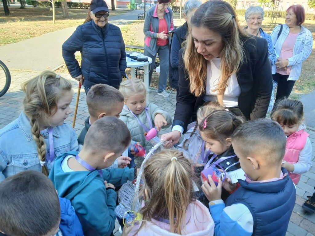 Udruženje žena Vukovar sa starijim sugrađanima i decom obeležilo Međunarodni dan starijih osoba 4 S3