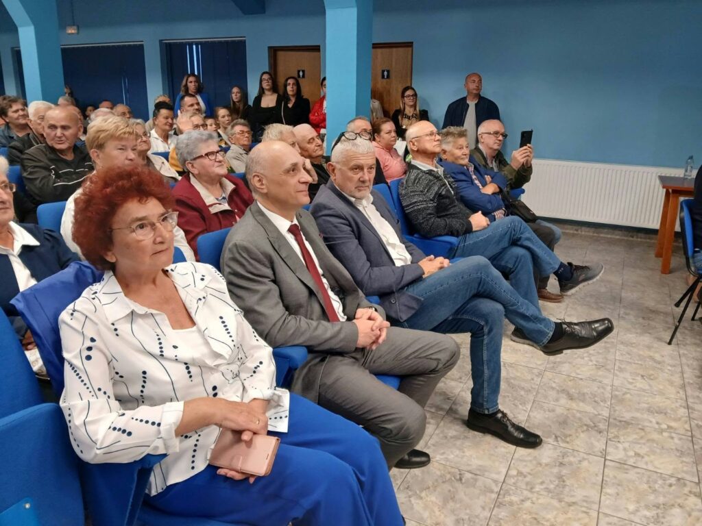 Borovski penzioneri s najmlađim sumeštanima obeležili Međunarodni dan starijih osoba 7 publika 1